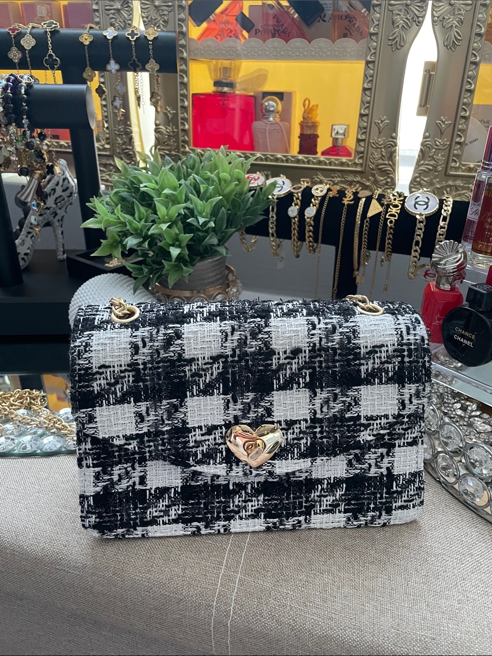 ✨🖤Chic Black & White Summer Tweed Shoulder Bag with Heart Lock🖤✨NWT